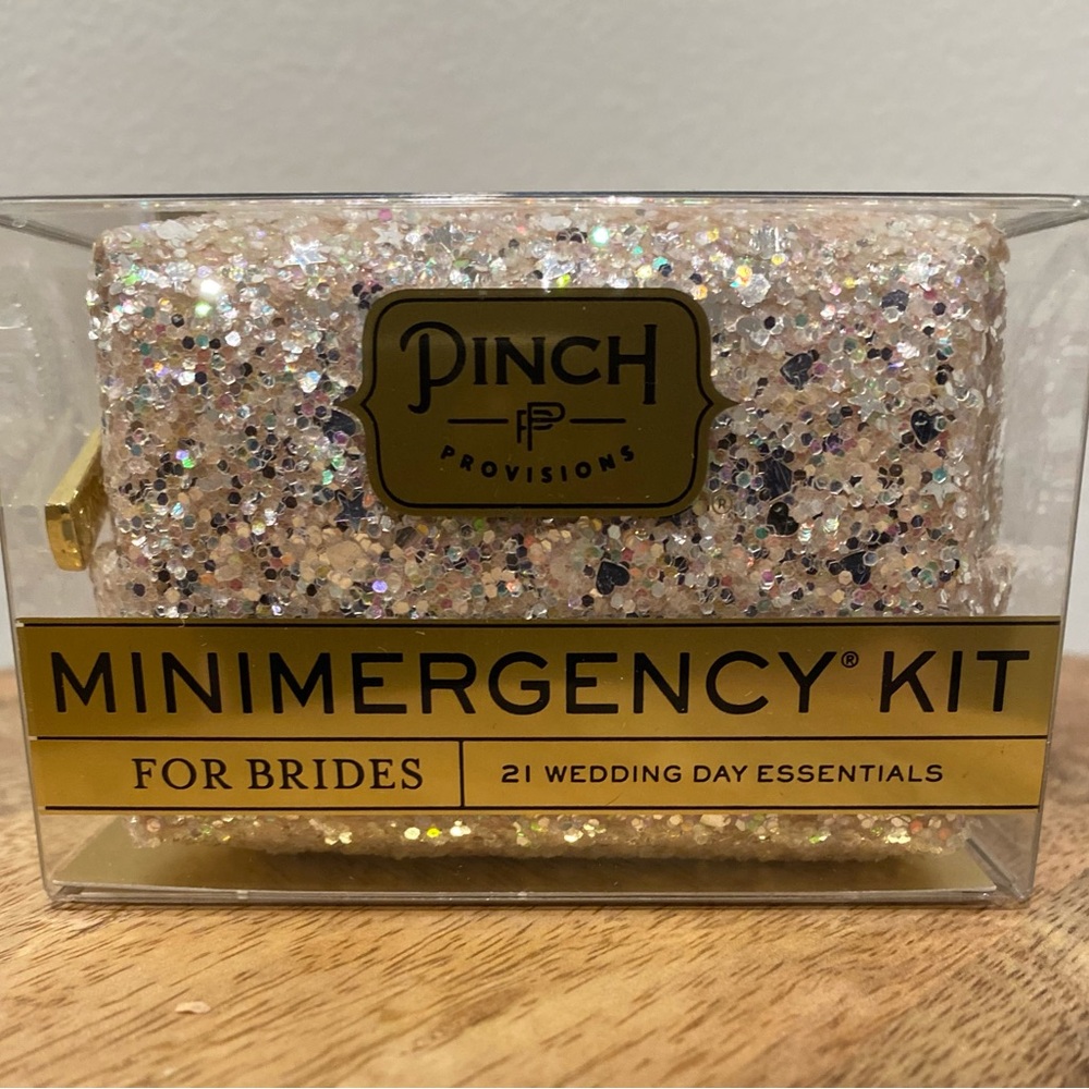 ✨HP✨Glitter Minimergency Kit for Brides